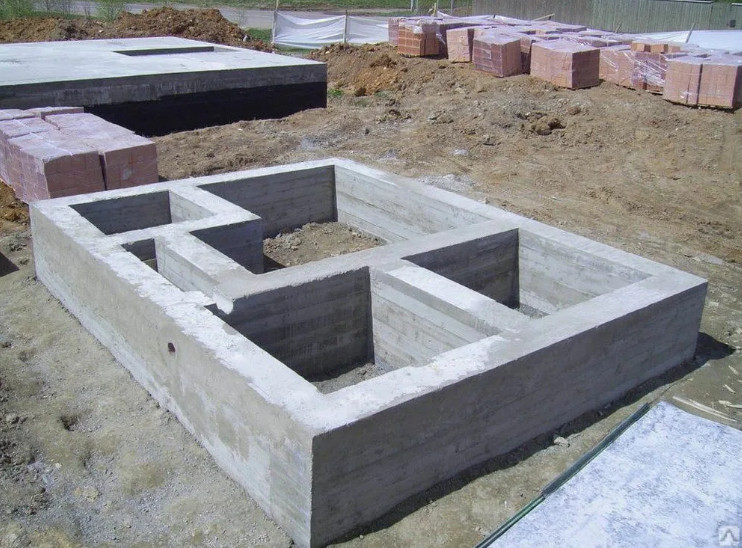 Монолитный бетонный фундамент